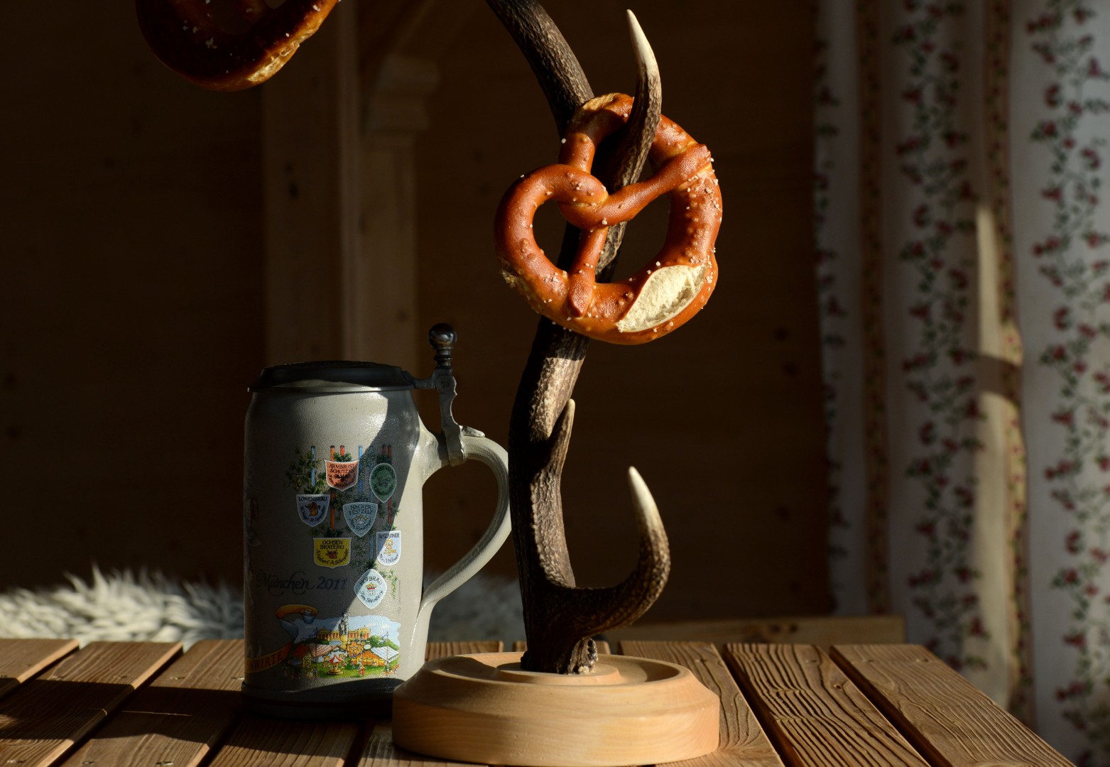 Hirschgeweih Brezenständer